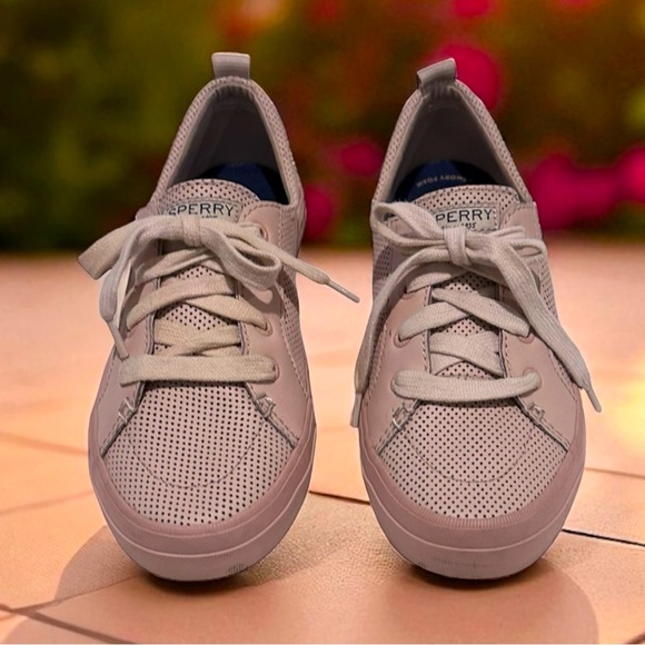 SPERRY Crest Vibe Shoes Women's size 7 M Pink Sneakers Pink Perforated STS83544 - Picture 1 of 9